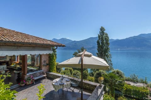 Property building, Day, Natural landscape, Garden, View (from property/room), Balcony/Terrace, Dining area, Garden view, Lake view, Mountain view