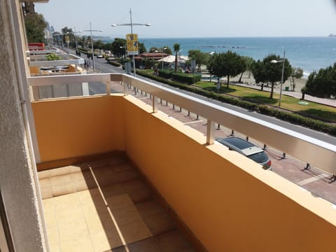 Mediterranean Breeze Condominio in Limassol City