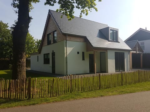 Het Zeehuys House in Oostkapelle