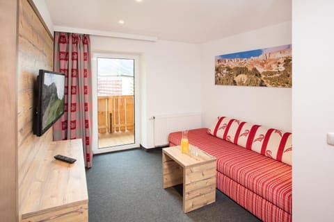 Living room, Photo of the whole room