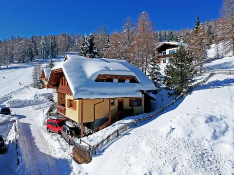 Property building, Facade/entrance, Bird's eye view, Winter, Skiing