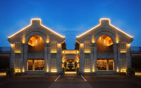 Property building, Facade/entrance, Sunset