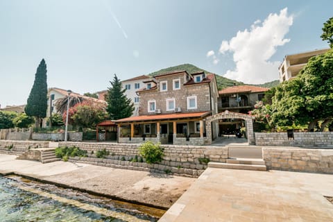 Apartments Villa Jovanka Condominio in Kotor Municipality