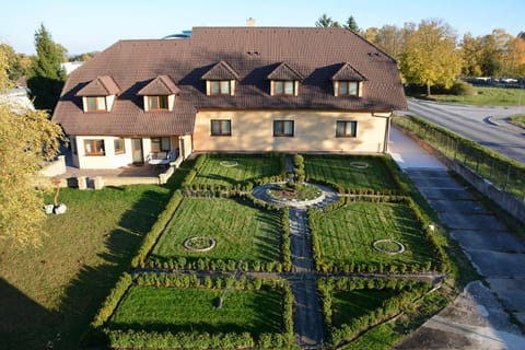 Facade/entrance, Bird's eye view