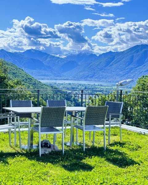 Nearby landmark, Spring, Day, Natural landscape, Dining area, Mountain view