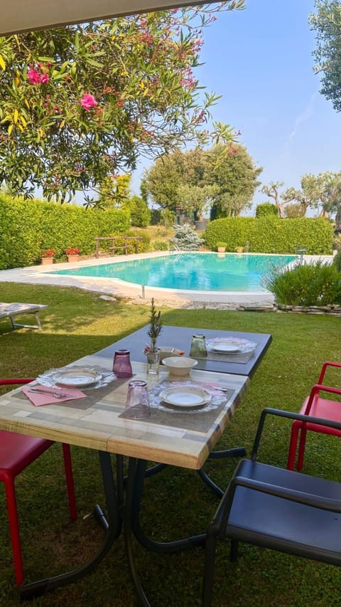 Swimming pool, Breakfast