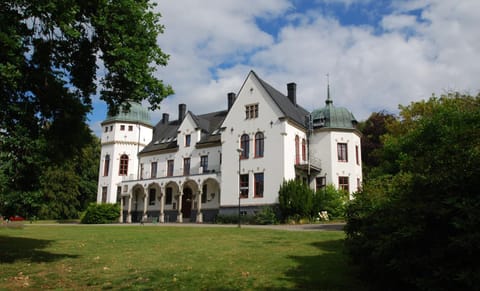 Hellidens Slott och Vandrarhem Bed and Breakfast in Västra Götaland County