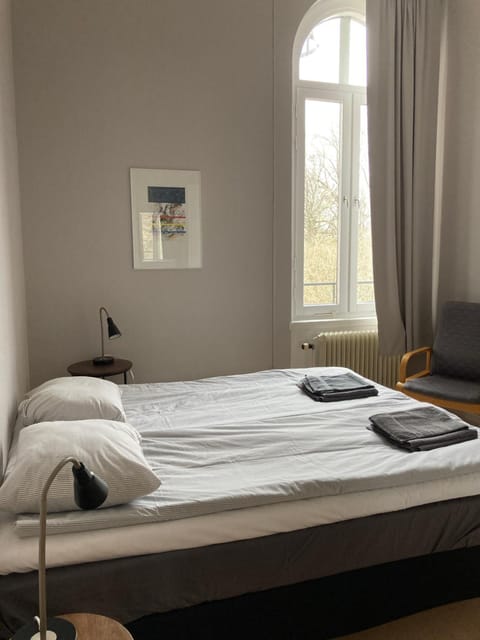 Property building, Bed, Photo of the whole room, Garden view