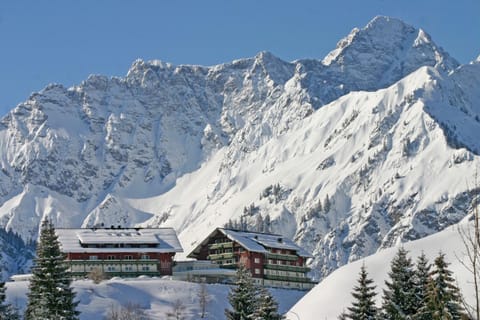 Facade/entrance, Day, Winter, On site, Mountain view