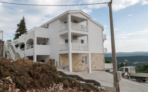 Property building, Balcony/Terrace