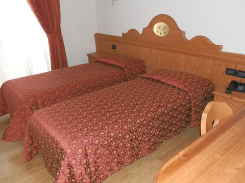 Bed, Seating area