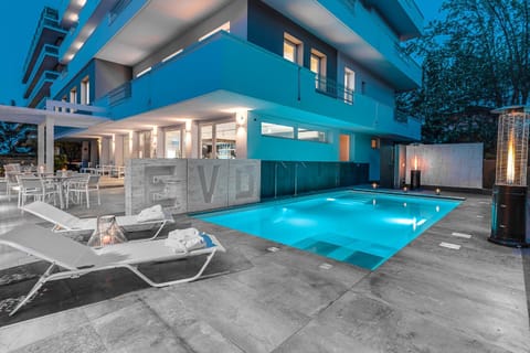 Property building, Swimming pool, Swimming pool