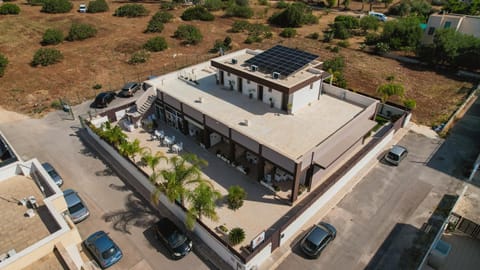 Property building, Day, Neighbourhood, Bird's eye view, Street view, Location, Parking