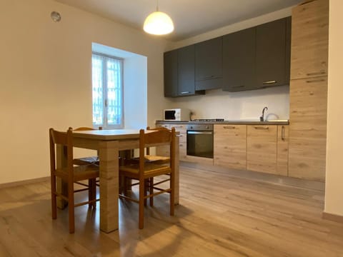 Kitchen or kitchenette, Dining area, stove