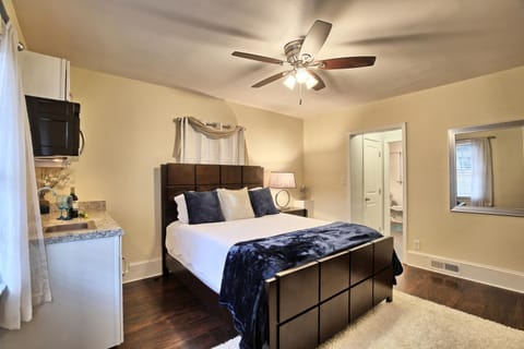 Relaxing, Comfortable, Private Bedroom Bed and Breakfast in Atlanta