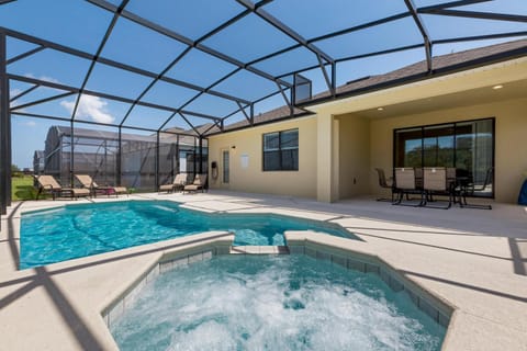 Hot Tub, Pool view, Swimming pool, sunbed