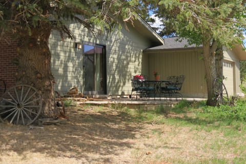 Snowline Vista Lodge House in Rocky Mountain National Park