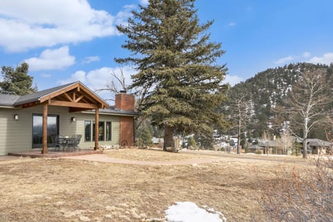 Snowline Vista Lodge House in Rocky Mountain National Park