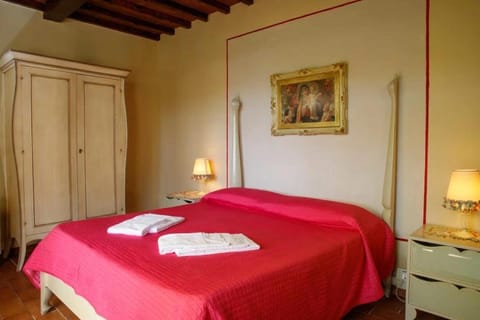 Agriturismo Podere Bucine Basso Farm Stay in Tuscany