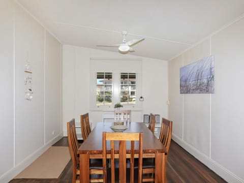 Dining area, fireplace