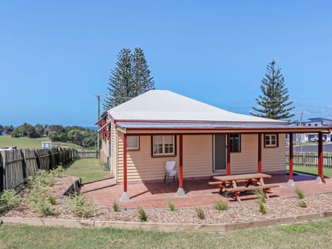 Reflections Yamba Lighthouse Cottages House in Yamba