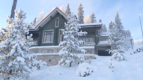 Property building, Facade/entrance, Winter