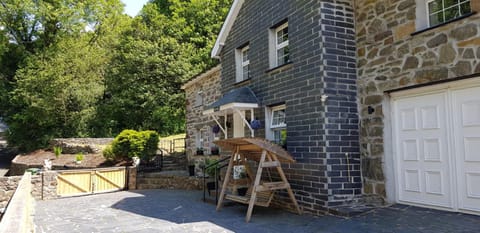 Property building, Garden view, Parking