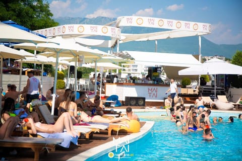 Pool view, Swimming pool, group of guests