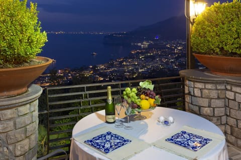 Romantic Relais Sorrento Bed and Breakfast in Priora