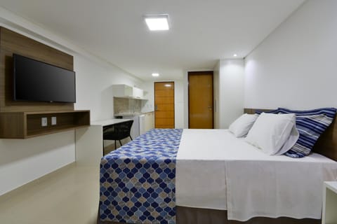 Bed, TV and multimedia, Bedroom