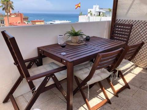 El Cortijuelo. Magnificent triplex terraced house with rooftop of 18m2, overlooking the sea. Parking Casa in Torremolinos