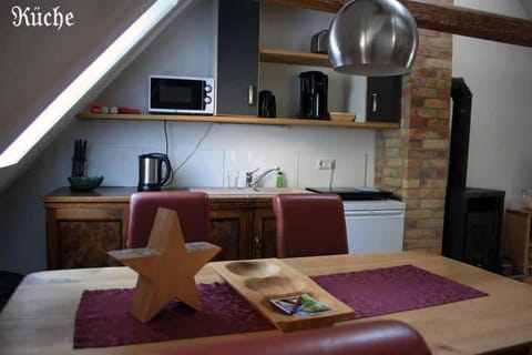 Kitchen or kitchenette, Photo of the whole room, Dining area