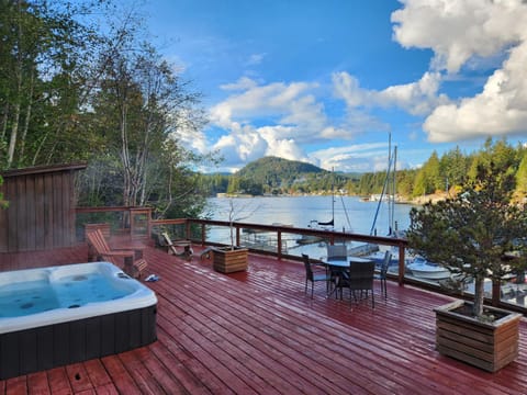 Patio, Day, Natural landscape, Hot Tub, Mountain view