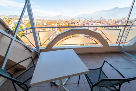 Balcony/Terrace, City view