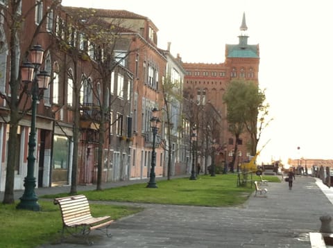 Facade/entrance, Facade/entrance, Area and facilities