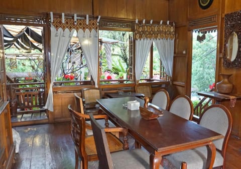 Badjoeri Ethnic Wooden Homestay Vacation rental in Parongpong