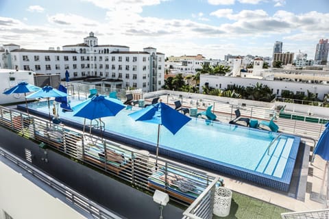 Pool view, Swimming pool, sunbed