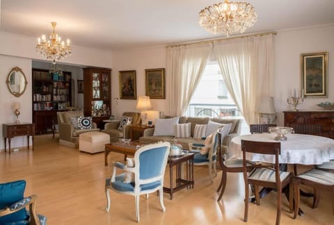 Luxurious apt in the Athenian Riviera Apartment in Alimos