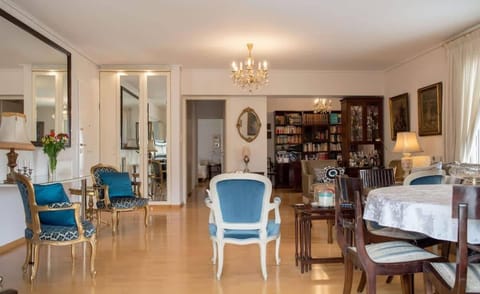 Luxurious apt in the Athenian Riviera Apartment in Alimos