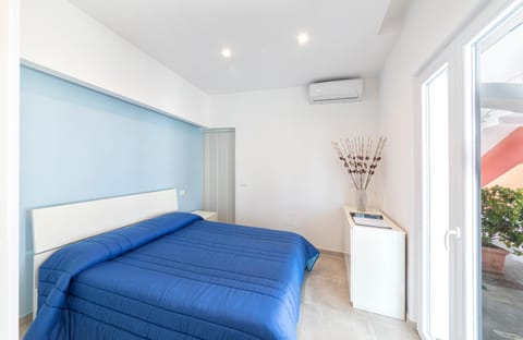 Bedroom, air conditioner