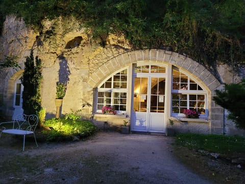 Chambres d'Hôtes Troglodytes Le Clos de L'Hermitage Alojamiento y desayuno in Amboise