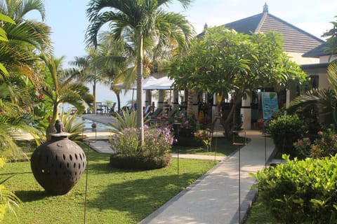 Kelapa Lovina Beach Villa Alojamiento y desayuno in Buleleng