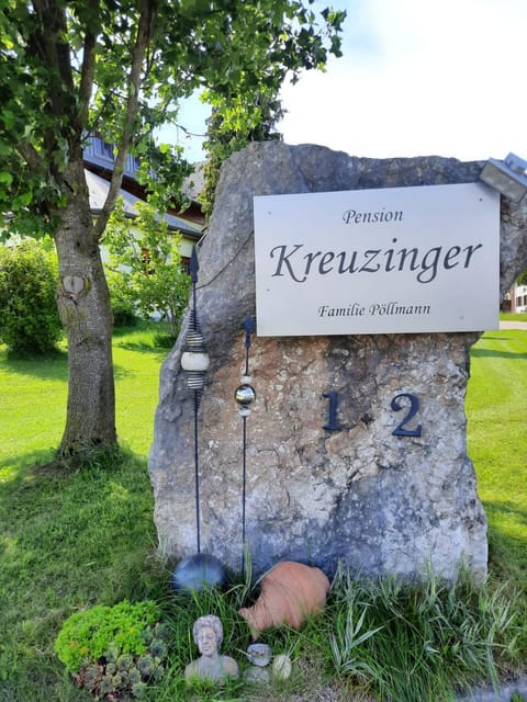 Pension Kreuzinger, 5310 Tiefgraben Bed and Breakfast in Salzburgerland