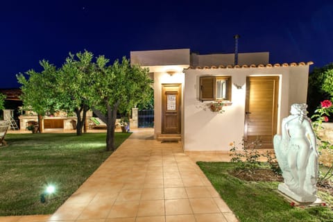 Facade/entrance, Garden, Garden