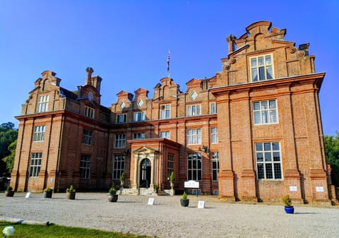 Facade/entrance, Decorative detail, Landmark view