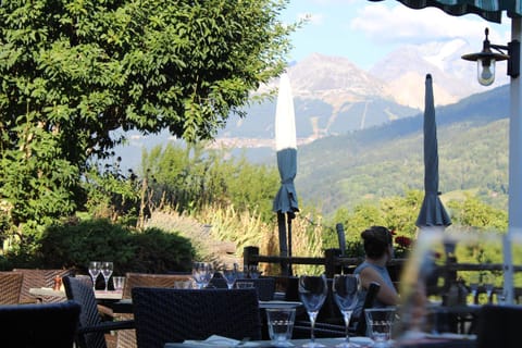 Restaurant/places to eat, Spring, Day, Mountain view