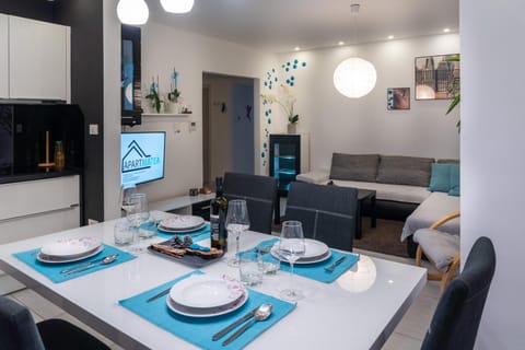 Dining area, kitchen