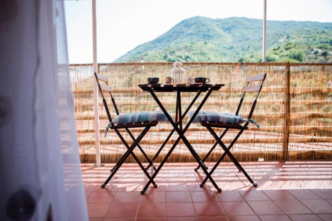 Balcony/Terrace, Mountain view