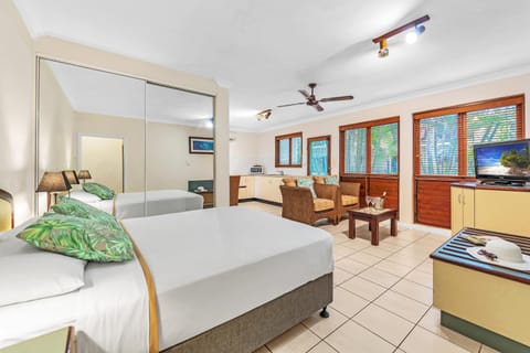 Bay Village Tropical Retreat & Apartments Aparthotel in Cairns
