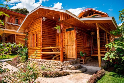 Fundo Hassinger Lodge nature in Oxapampa